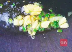 黄瓜炒小香肠的做法图解3