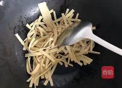 尖椒豆腐皮的做法图解3