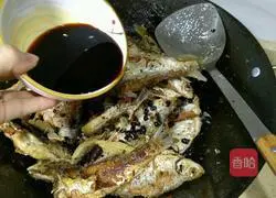 豆鼓河鱼的做法图解7