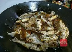 豆鼓河鱼的做法图解9