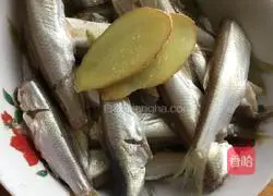 干炸河鱼的做法图解2