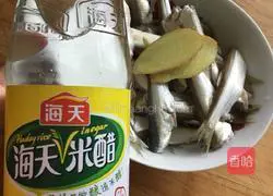 干炸河鱼的做法图解3