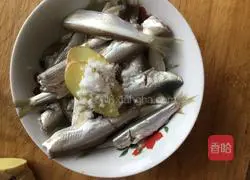 干炸河鱼的做法图解4