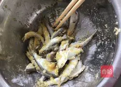 干炸河鱼的做法图解6