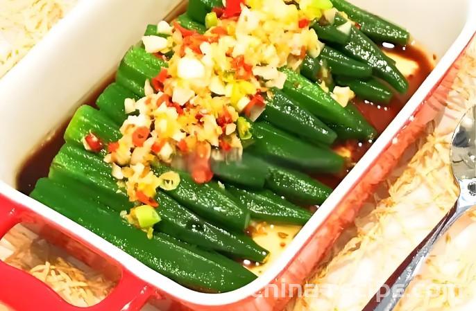 The method of steaming okra with garlic fragrance