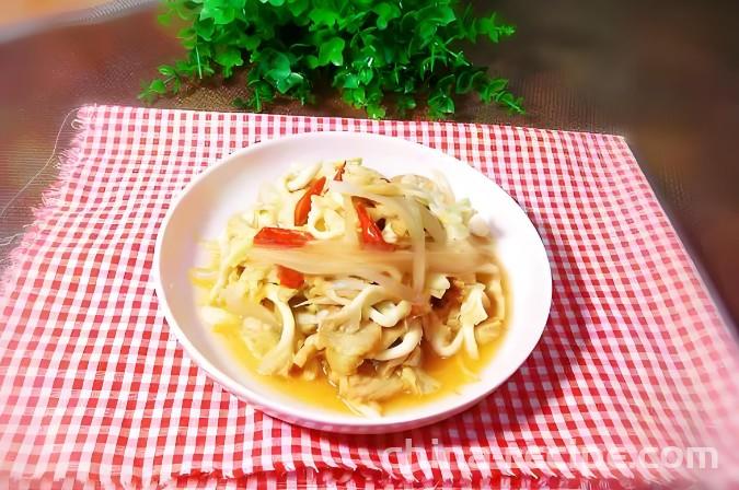 The method of stir frying meat with golden mushrooms