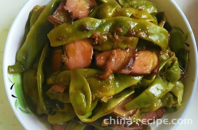 The method of stewing tofu with preserved meat