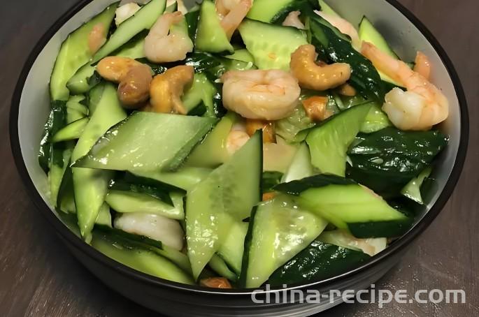 The method of stir frying cucumber with shrimp and cashew nuts