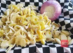 黄金菇炒肉的做法图解2