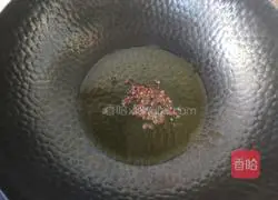 黄金菇炒肉的做法图解4