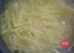 胡萝卜炒土豆丝的做法图解3