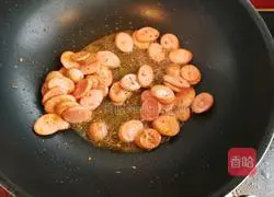 炸火腿肠的做法图解5