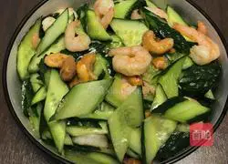 虾仁腰果炒黄瓜的做法图解4