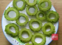 苦瓜鹌鹑蛋的做法图解5
