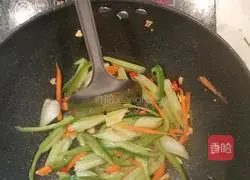 芹菜炒鸡蛋的做法图解4