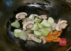 丝瓜撞牛排菇的做法图解6