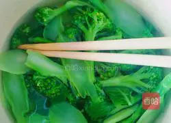 虾球炒西蓝花的做法图解6