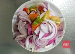 洋葱炒肉片的做法图解1