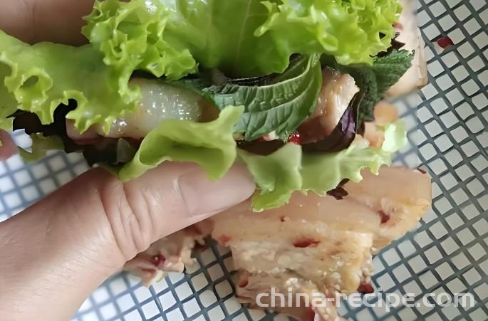 The recipe for pan frying pork belly