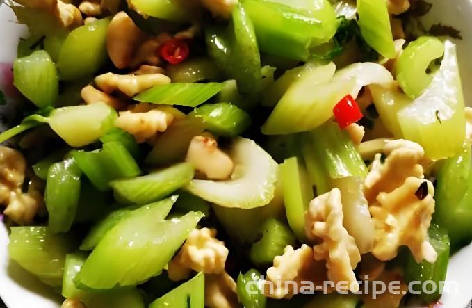 The method of stir frying walnuts with celery