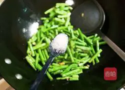 蒜香生抽豇豆的做法图解9