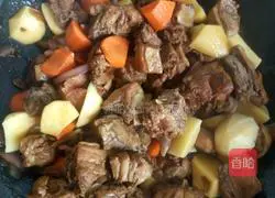 鸭腿炖土豆胡萝卜的做法图解8