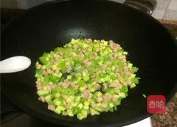 芹菜肉丁的做法图解8