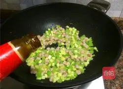 芹菜肉丁的做法图解9