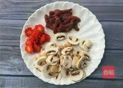 黑椒牛排炒蘑菇的做法图解2