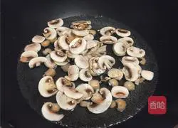 黑椒牛排炒蘑菇的做法图解3