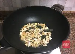 青豆炒蘑菇的做法图解6