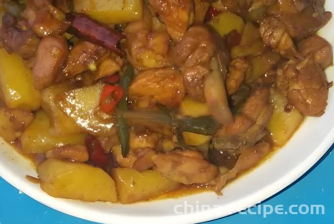 The recipe for stir frying chicken and potatoes