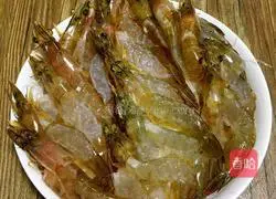 蒜香粉丝虾的做法图解4