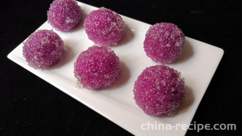 The method of making sago purple sweet potato balls