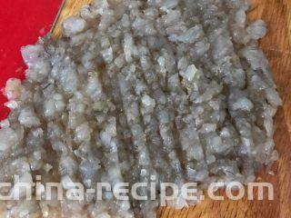 鲜虾时蔬小馄饨,虾肉切碎