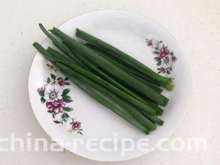 菠菜蛋卷,香葱叶清洗干净