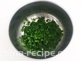 菠菜蛋卷,加入葱末，继续打成泥