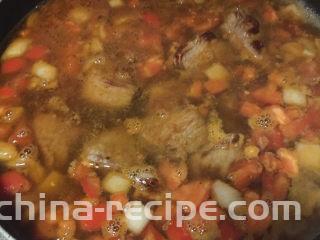 大块牛肉罗宋汤,水要多加一些