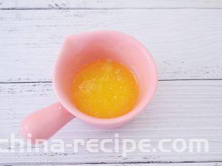 苹果千层蛋糕,黄油隔水融化备用