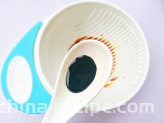 好吃到哭的猪油拌面,1小勺老抽。