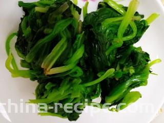 菠菜鸡蛋汤,攥干。