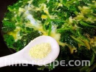 菠菜鸡蛋汤,半勺白胡椒粉。