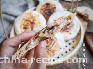 腐乳葱香饼,一口咬下去满口酥香。