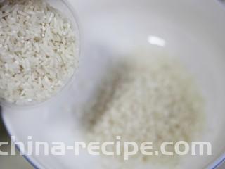 爆红网络的一个番茄饭,大米清洗两遍。