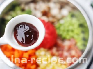 爆红网络的一个番茄饭,一勺蚝油。