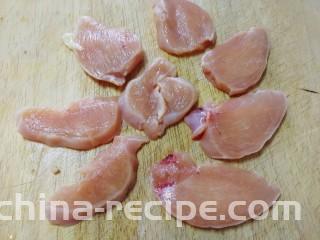 孜然鸡胸肉,切厚片。
