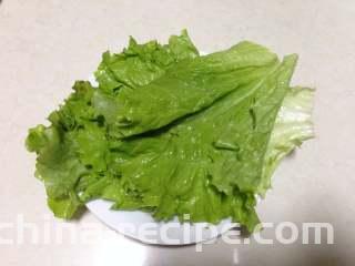 泡菜鸡肉汉堡包,
生菜掰成大片