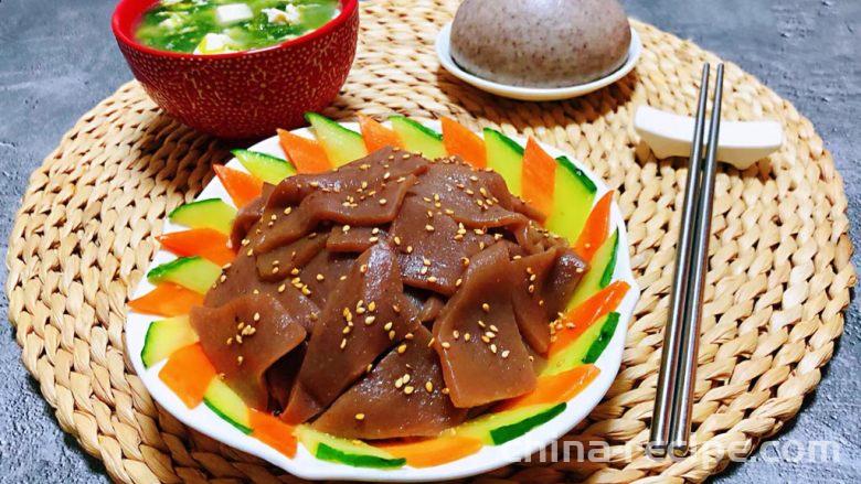 The method of stir frying konjac with vegetarian ingredients