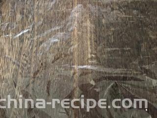 超豪华饭团,去一张大小合适的保鲜膜