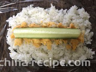 超豪华饭团,放上黄瓜条